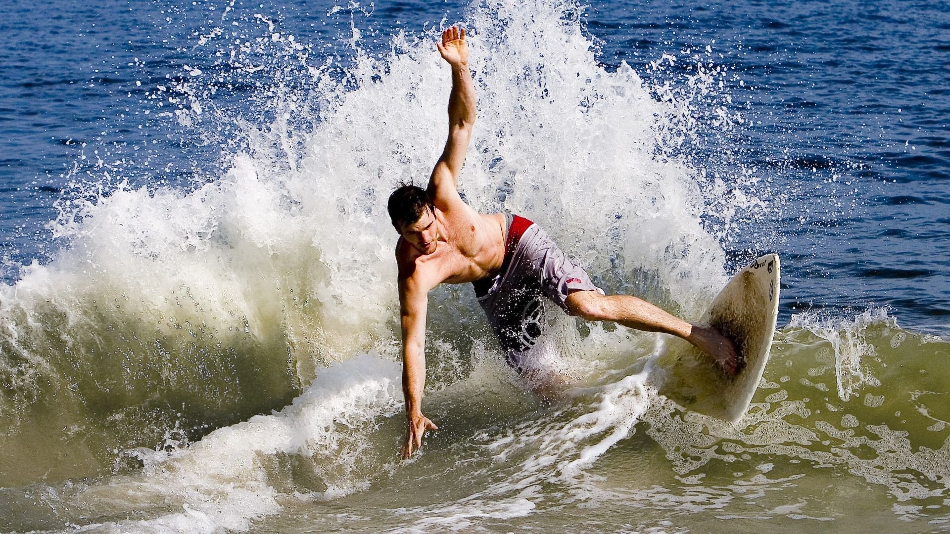 伯恩利定位球效率高，克拉文公园攻守兼备，克恩-里伯斯